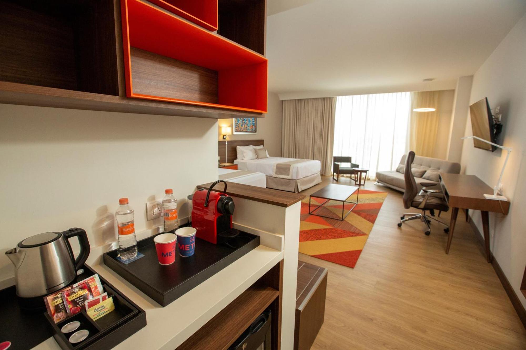 Metria Hotel Леон Екстериор снимка A typical studio room at a Residence Inn