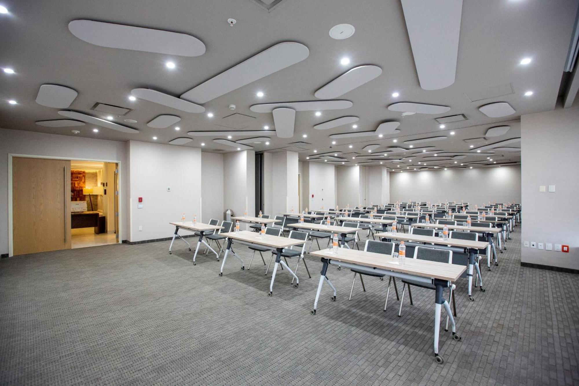 Metria Hotel Леон Екстериор снимка Meeting room