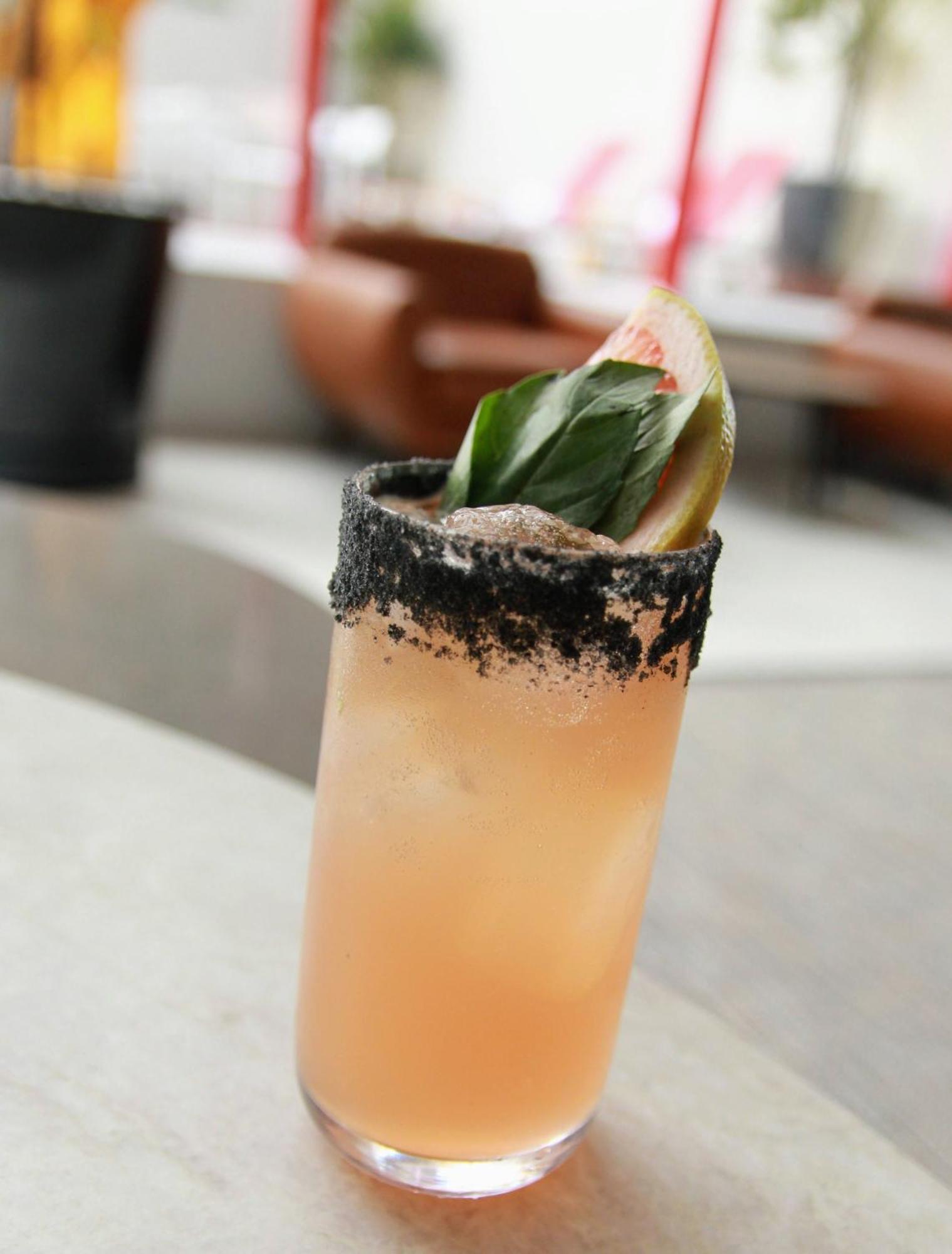 Metria Hotel Леон Екстериор снимка Paloma cocktail