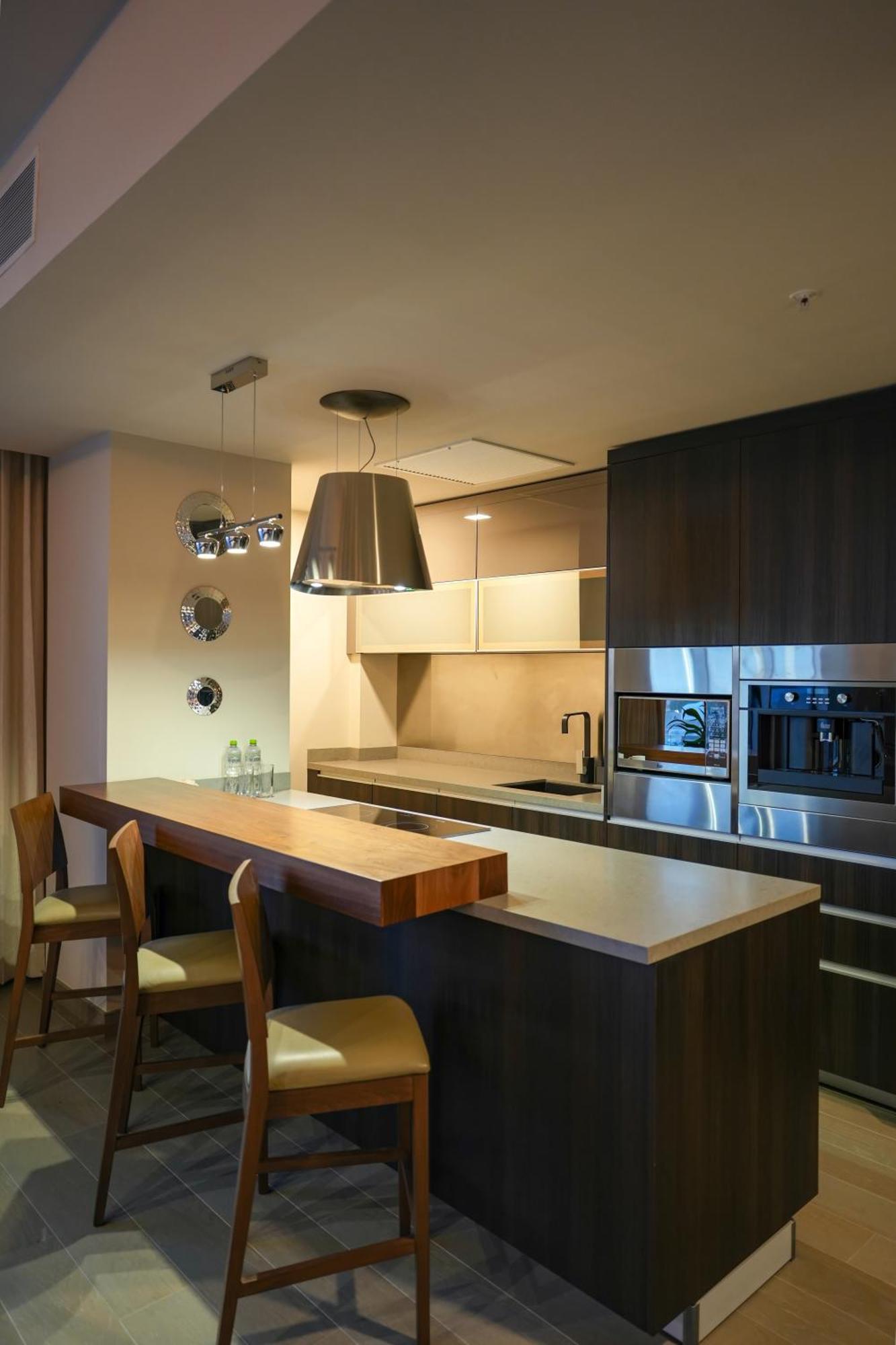 Metria Hotel Леон Екстериор снимка A modern kitchen