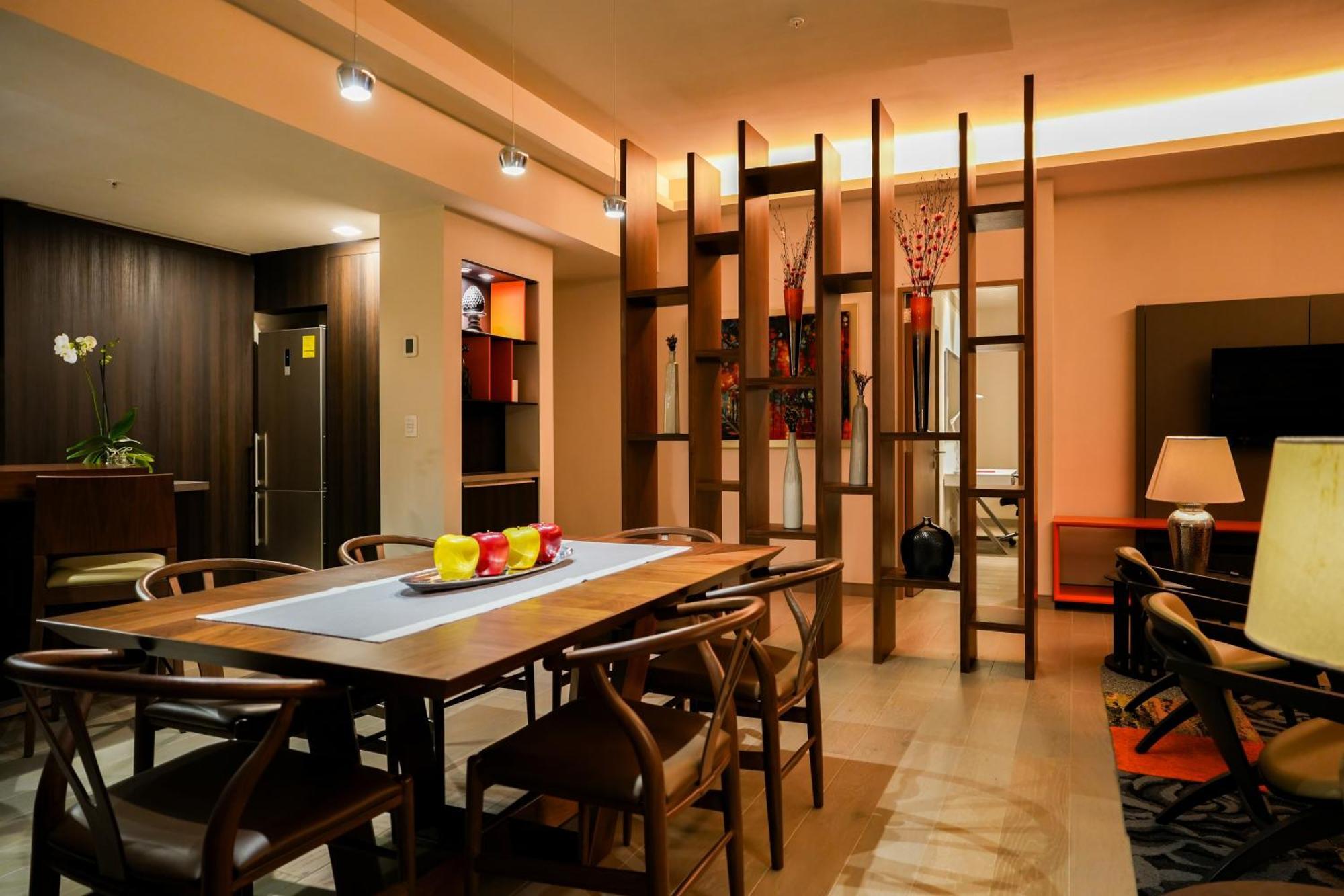 Metria Hotel Леон Екстериор снимка A dining room